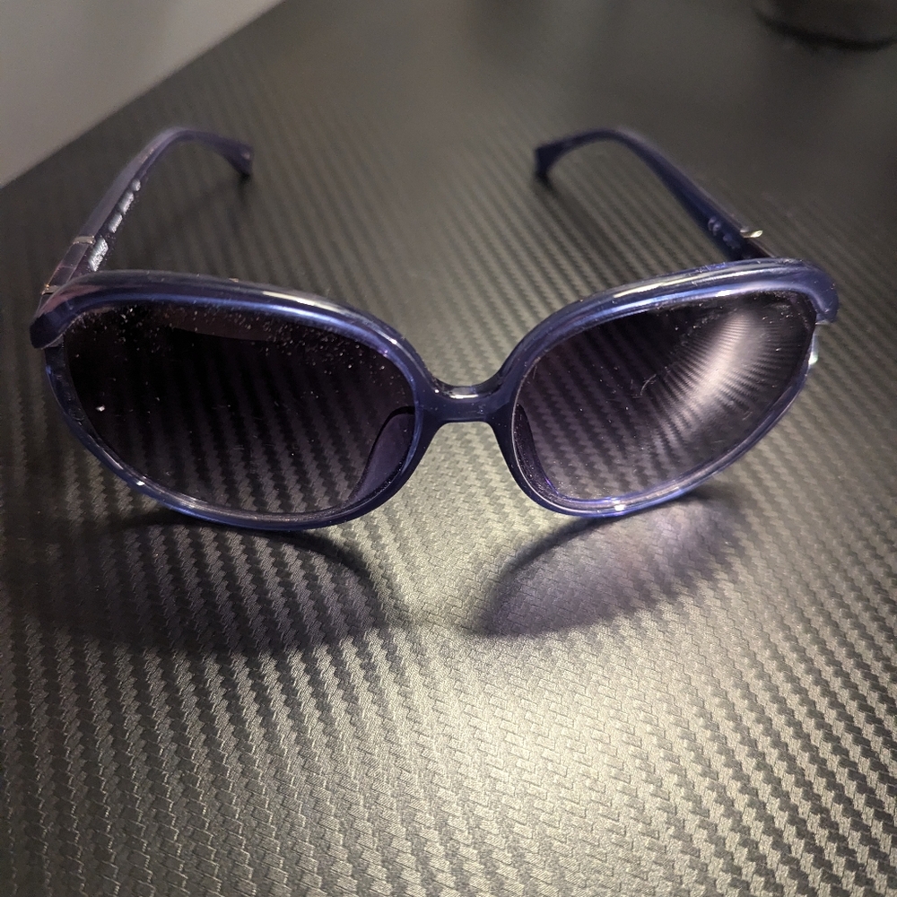 Michael Kors Vanessa Sunglasses (scuffing)